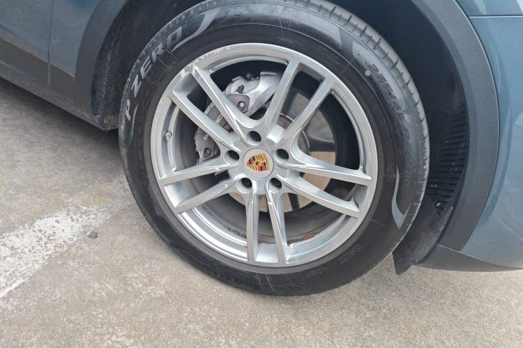 Used Porsche Cayenne 2018 Cayenne 3.0T Right Front Wheel Hub