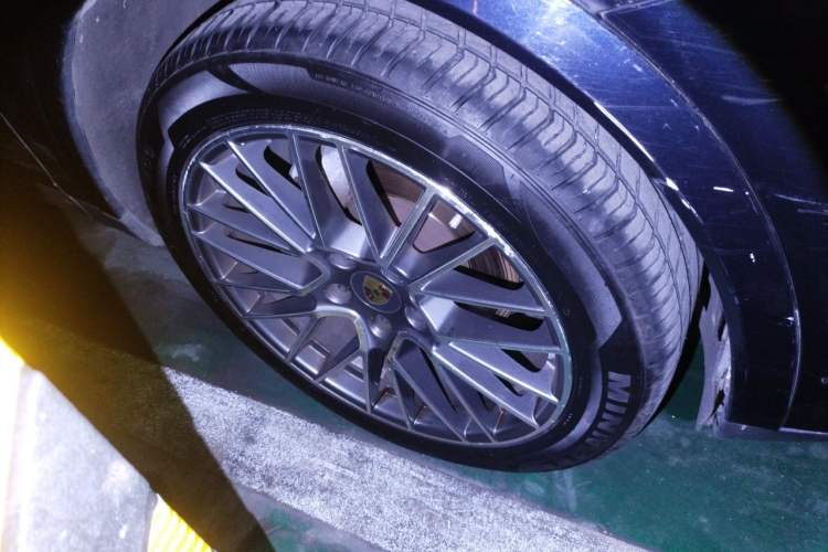 Used Porsche Cayenne 2018 Cayenne 3.0T Right Front Wheel Hub
