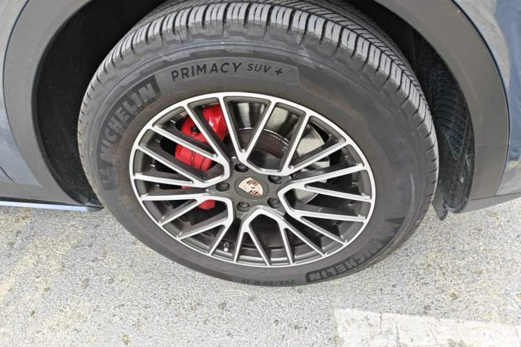 Used Porsche Cayenne 2018 Cayenne 3.0T Right Front Wheel Hub