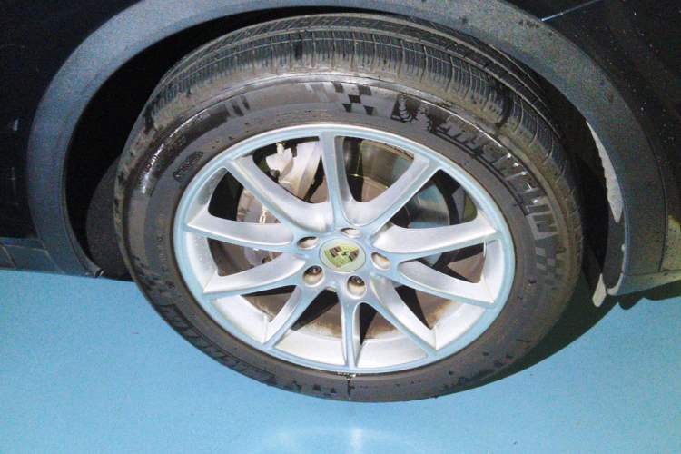 Used Porsche Cayenne 2018 Cayenne 3.0T Right Front Wheel Hub