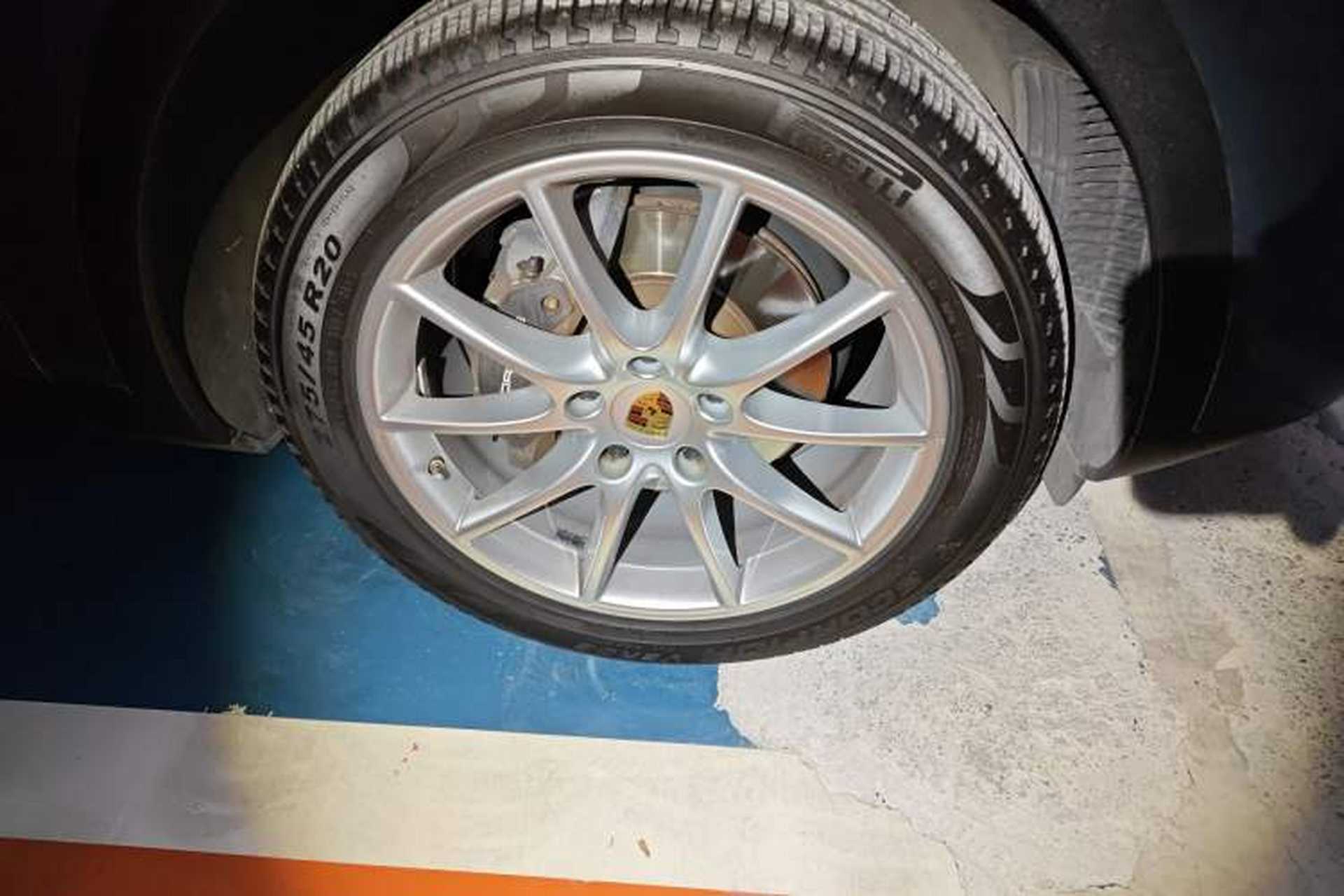 Used Porsche Cayenne 2018 Cayenne 3.0T Right Front Wheel Hub