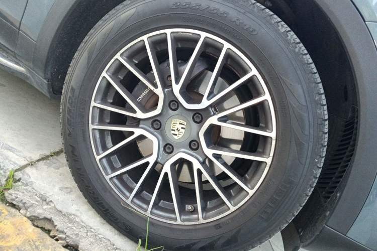 Used Porsche Cayenne 2018 Cayenne 3.0T Right Front Wheel Hub