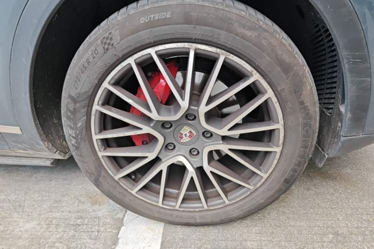Used Porsche Cayenne 2018 Cayenne 3.0T Right Front Wheel Hub