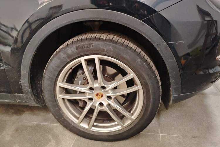 Used Porsche Cayenne 2018 Cayenne 3.0T Right Front Wheel Hub
