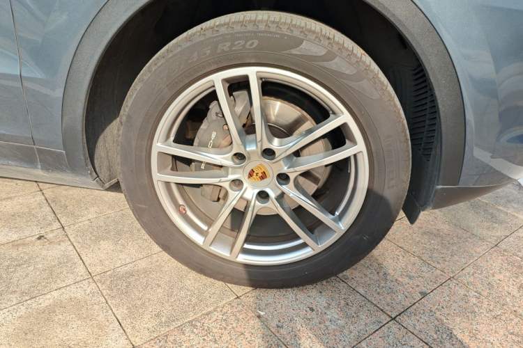 Used Porsche Cayenne 2018 Cayenne 3.0T Right Front Wheel Hub