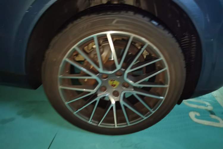 Used Porsche Cayenne 2018 Cayenne 3.0T Right Front Wheel Hub