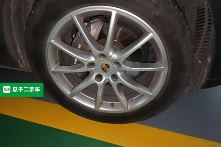 Used Porsche Cayenne 2018 Cayenne 3.0T Right Front Wheel Hub