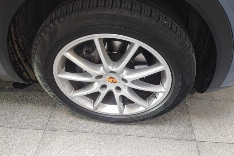 Used Porsche Cayenne 2018 Cayenne 3.0T Right Front Wheel Hub