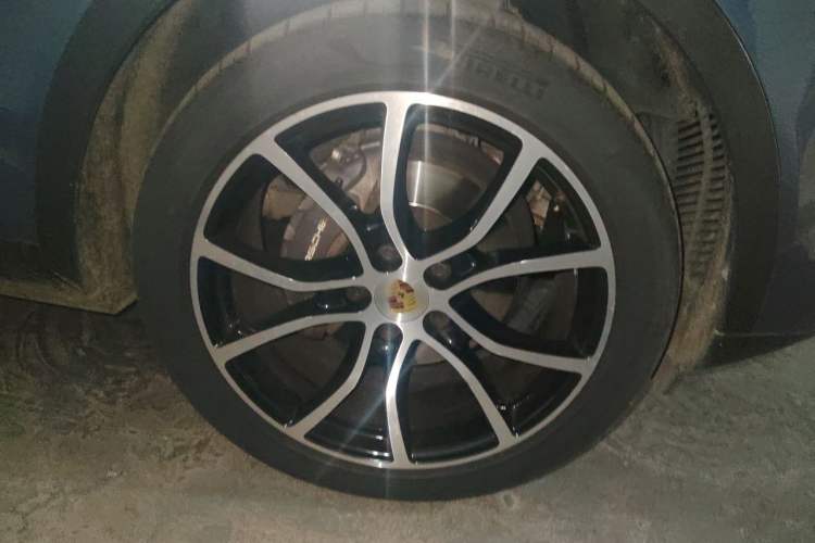 Used Porsche Cayenne 2018 Cayenne 3.0T Right Front Wheel Hub