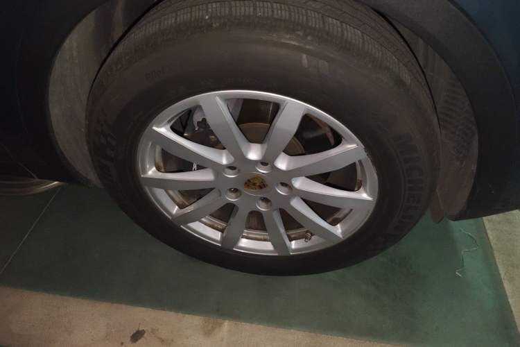 Used Porsche Cayenne 2018 Cayenne 3.0T Right Front Wheel Hub