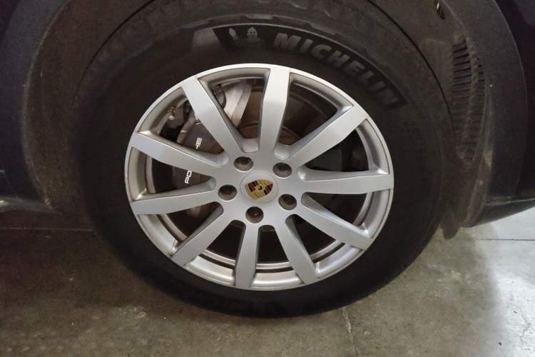 Used Porsche Cayenne 2018 Cayenne 3.0T Right Front Wheel Hub