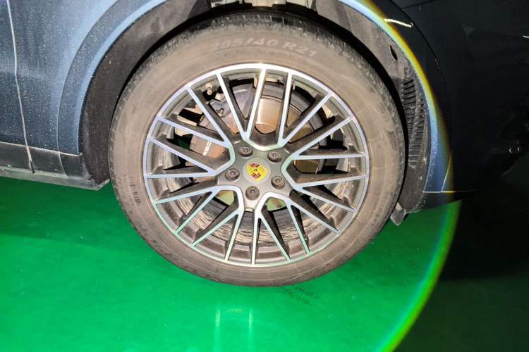 Used Porsche Cayenne 2018 Cayenne 3.0T Right Front Wheel Hub