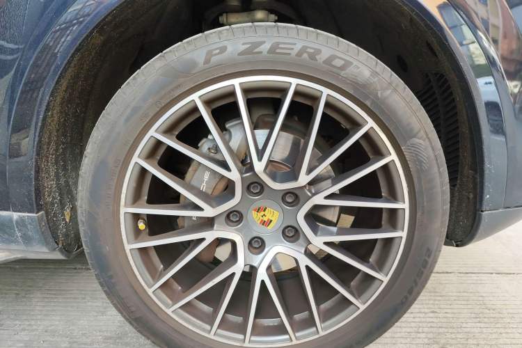 Used Porsche Cayenne 2018 Cayenne 3.0T Right Front Wheel Hub