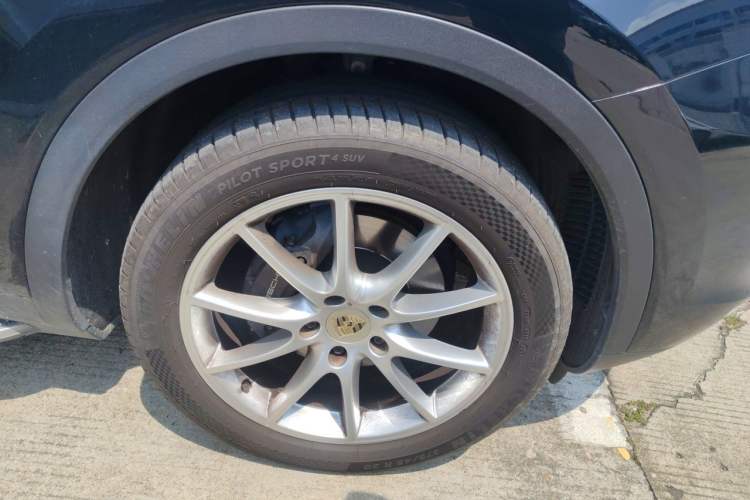 Used Porsche Cayenne 2018 Cayenne 3.0T Right Front Wheel Hub