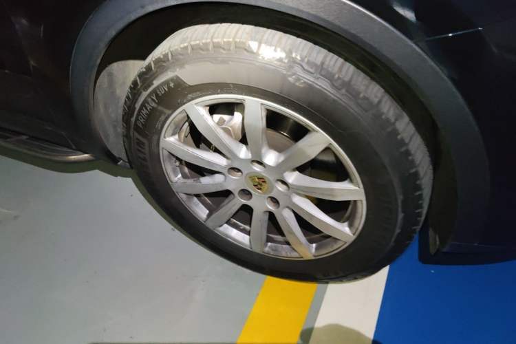 Used Porsche Cayenne 2018 Cayenne 3.0T Right Front Wheel Hub