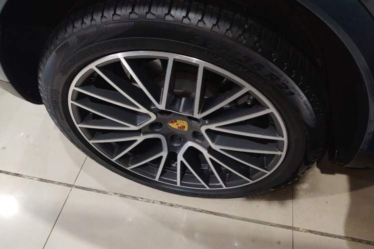Used Porsche Cayenne 2018 Cayenne 3.0T Right Rear Wheel Hub