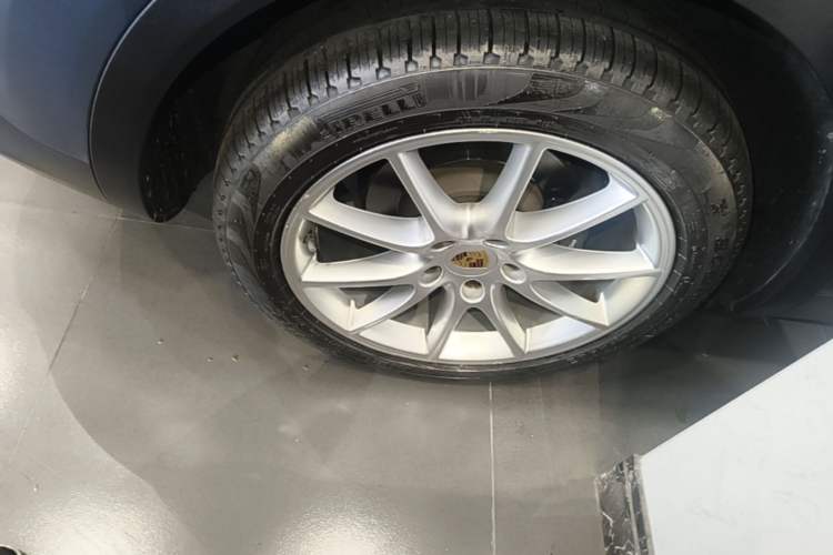 Used Porsche Cayenne 2018 Cayenne 3.0T Right Rear Wheel Hub