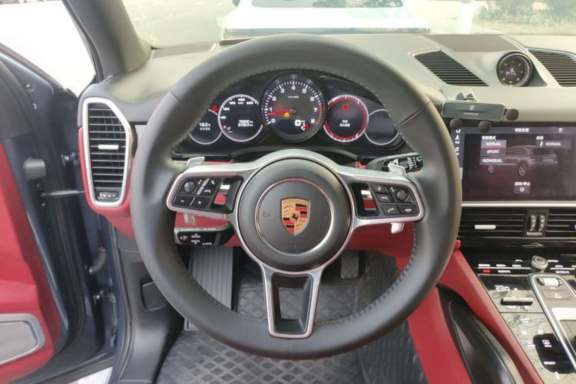 Used Porsche Cayenne 2018 Cayenne 3.0T Steering Wheel