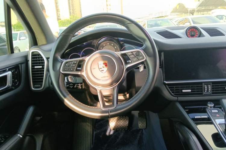 Used Porsche Cayenne 2018 Cayenne 3.0T Steering Wheel