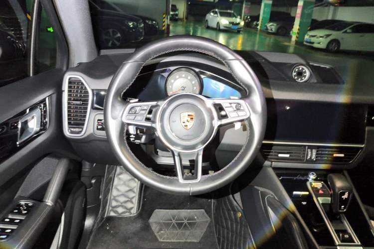 Used Porsche Cayenne 2018 Cayenne 3.0T Steering Wheel