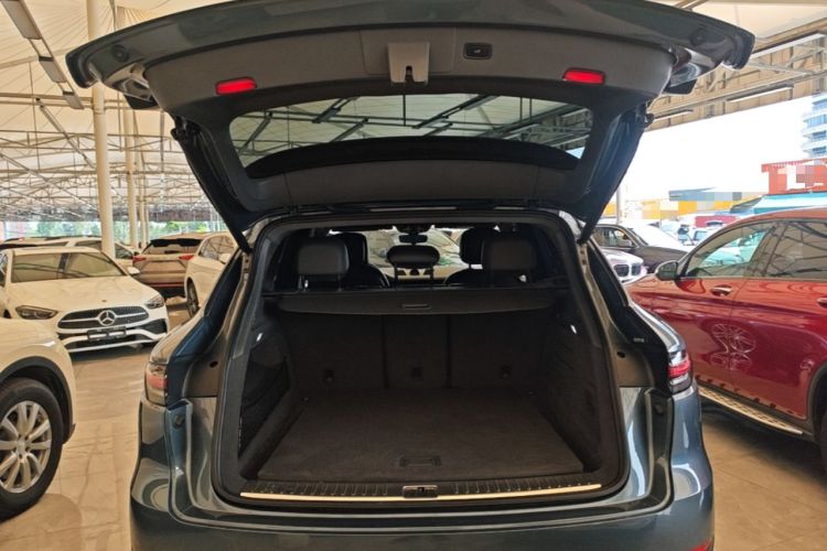 Used Porsche Cayenne 2018 Cayenne 3.0T Trunk