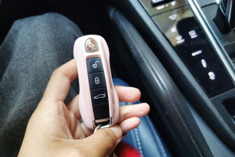 Used Porsche Cayenne  Vehicle Key