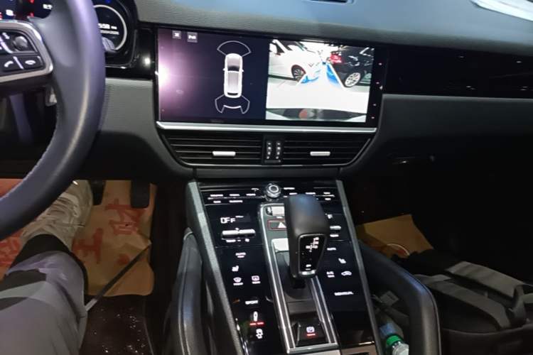 Used Porsche Cayenne 2018 Cayenne 3.0T Audio And AC Panel
