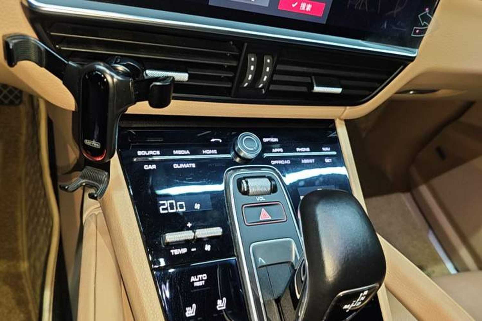 Used Porsche Cayenne 2018 Cayenne 3.0T Audio And AC Panel
