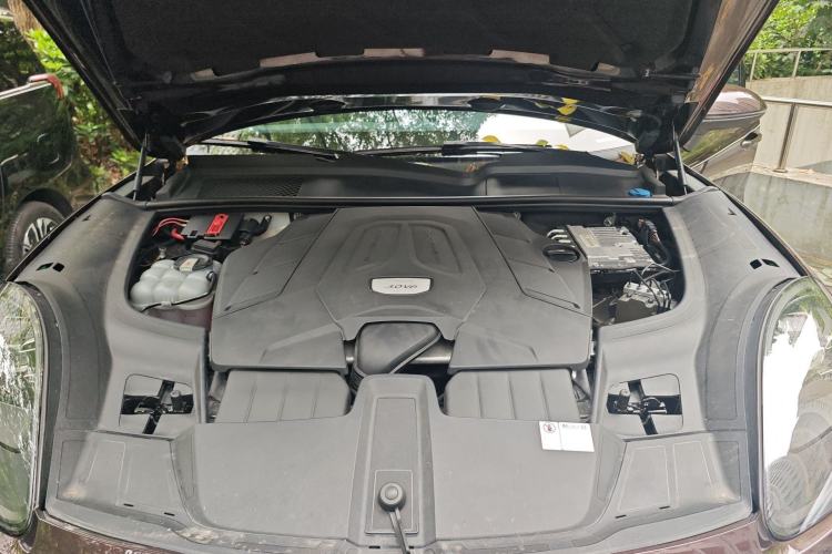 Used Porsche Cayenne 2018 Cayenne 3.0T Engine Bay