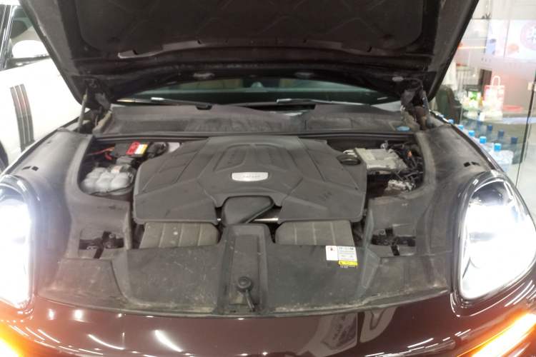 Used Porsche Cayenne 2018 Cayenne 3.0T Engine Bay