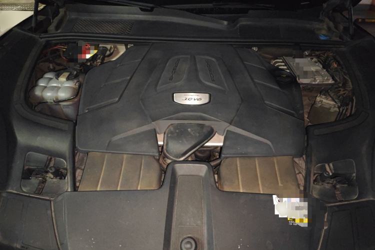 Used Porsche Cayenne 2018 Cayenne 3.0T Engine Bay