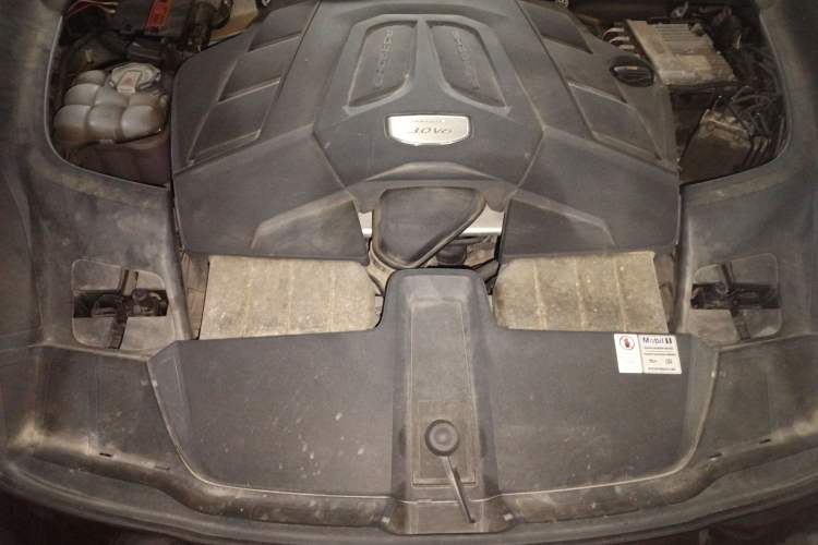 Used Porsche Cayenne 2018 Cayenne 3.0T Engine Bay