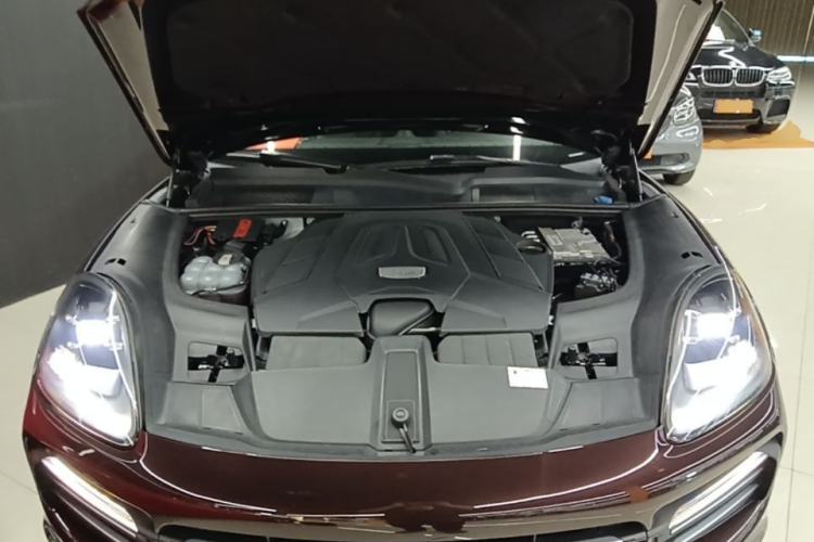 Used Porsche Cayenne 2018 Cayenne 3.0T Engine Bay