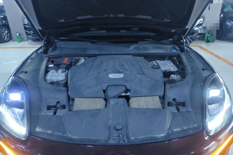 Used Porsche Cayenne 2018 Cayenne 3.0T Engine Bay
