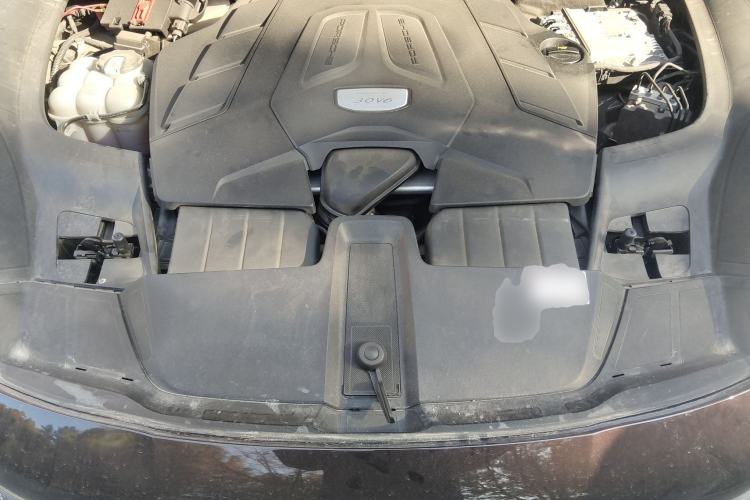 Used Porsche Cayenne 2018 Cayenne 3.0T Engine Bay