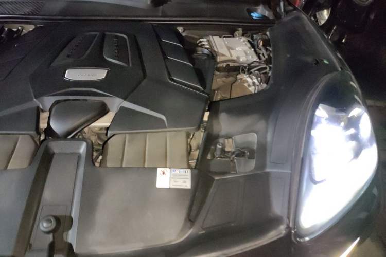 Used Porsche Cayenne 2018 Cayenne 3.0T Engine Bay Left