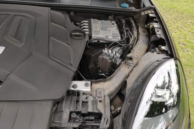 Used Porsche Cayenne 2018 Cayenne 3.0T Engine Bay Left