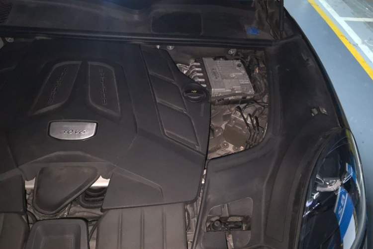 Used Porsche Cayenne 2018 Cayenne 3.0T Engine Bay Left