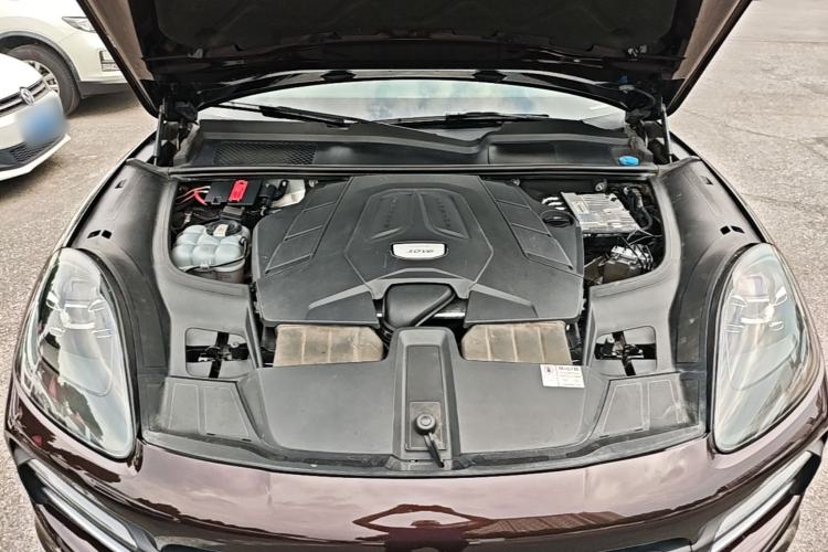 Used Porsche Cayenne 2018 Cayenne 3.0T Engine Bay