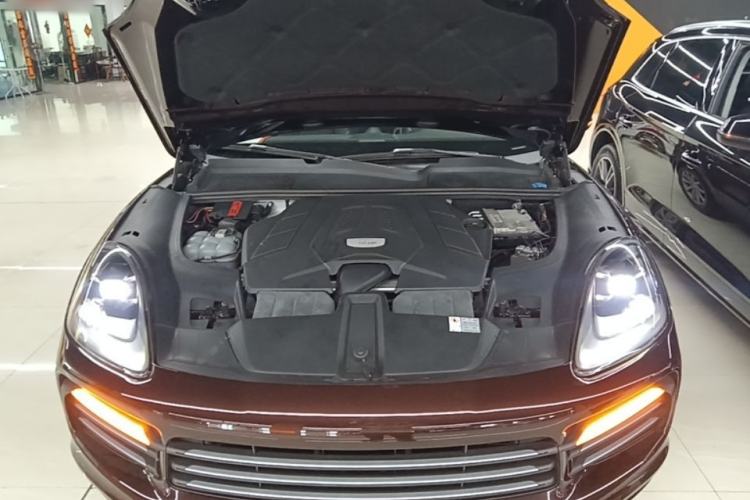Used Porsche Cayenne 2018 Cayenne 3.0T Engine Bay