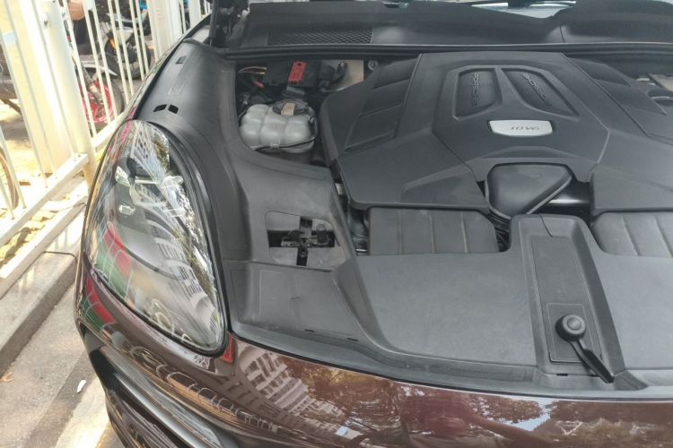 Used Porsche Cayenne 2018 Cayenne 3.0T Engine Bay Right