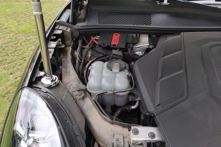 Used Porsche Cayenne 2018 Cayenne 3.0T Engine Bay Right