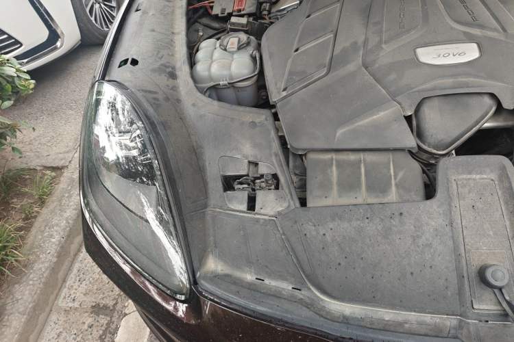 Used Porsche Cayenne 2018 Cayenne 3.0T Engine Bay Right