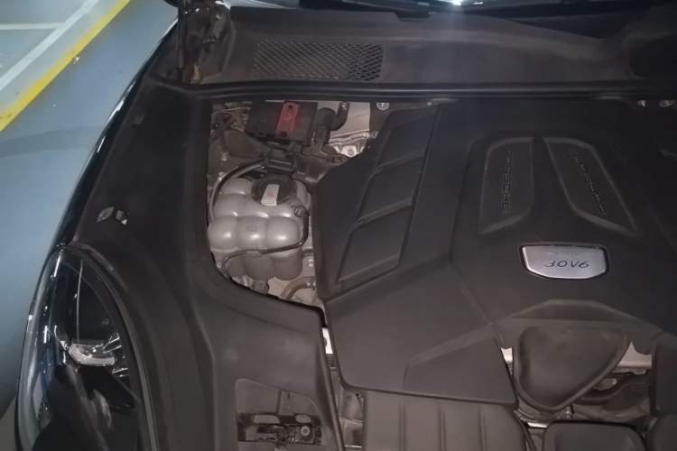 Used Porsche Cayenne 2018 Cayenne 3.0T Engine Bay Right