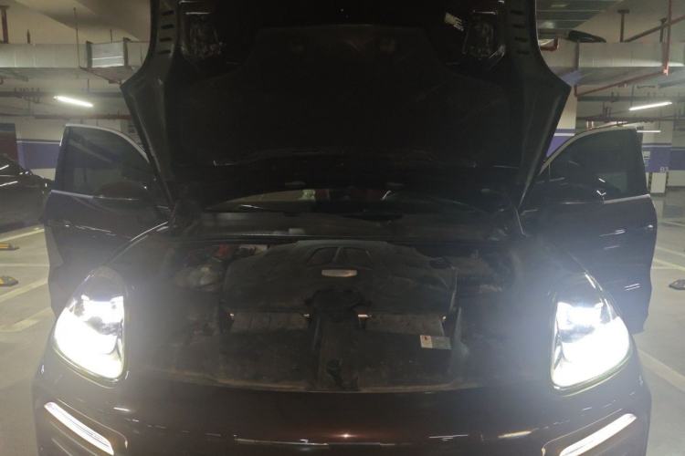 Used Porsche Cayenne 2018 Cayenne 3.0T Engine Bay