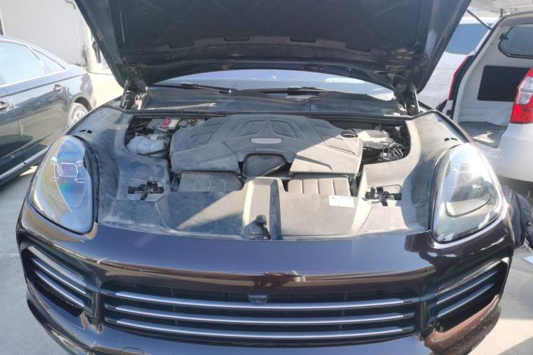 Used Porsche Cayenne 2018 Cayenne 3.0T Engine Bay