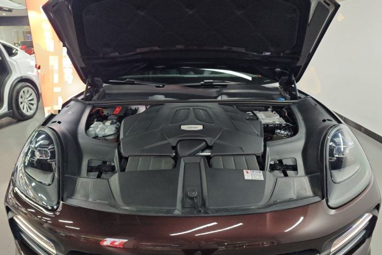 Used Porsche Cayenne 2018 Cayenne 3.0T Engine Bay