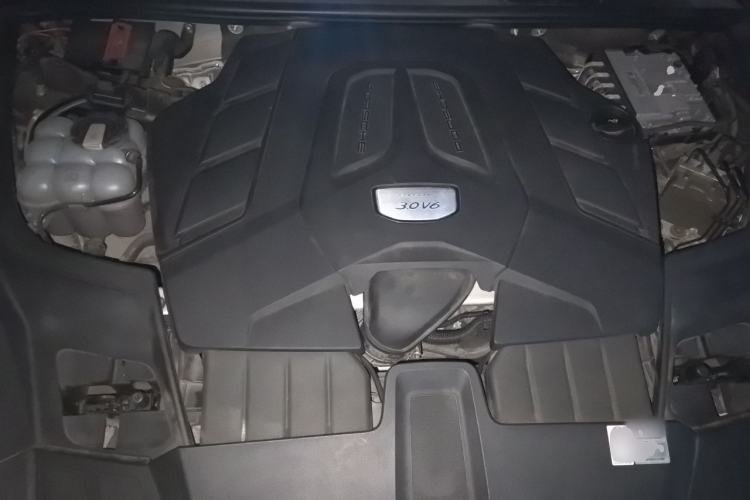 Used Porsche Cayenne 2018 Cayenne 3.0T Engine Bay