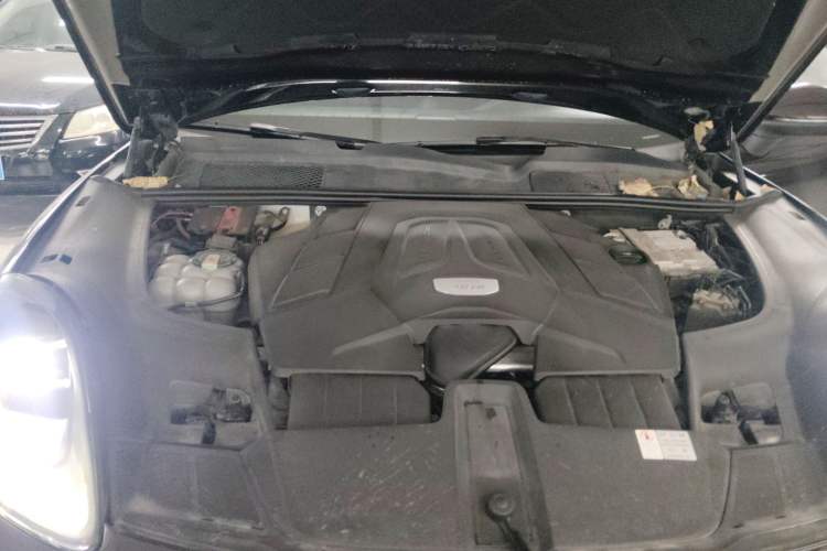 Used Porsche Cayenne 2018 Cayenne 3.0T Engine Bay