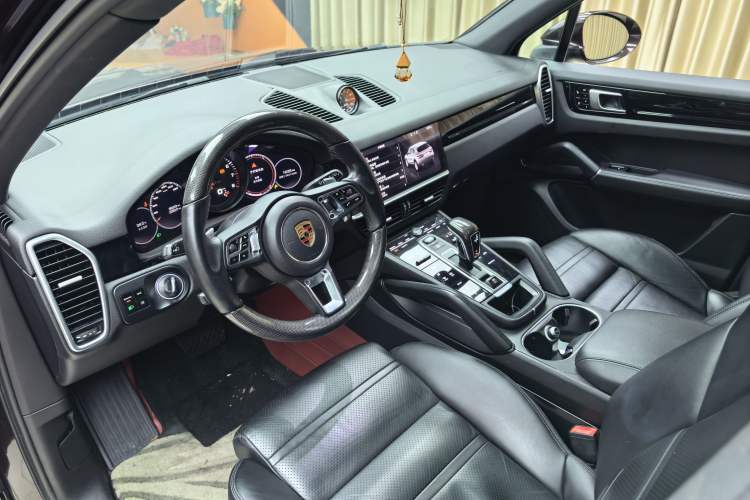Used Porsche Cayenne 2018 Cayenne 3.0T Interior 2